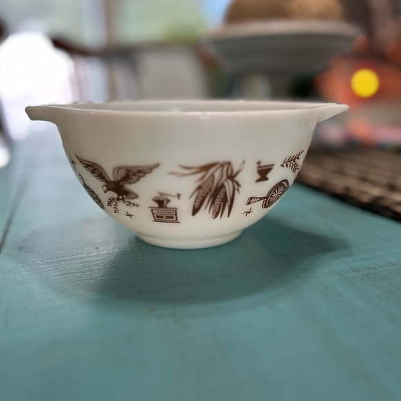 1960’s Pyrex mixing bowl Early American Pattern 1.5 Pt Colonial Cinderella - Picture 1 of 9